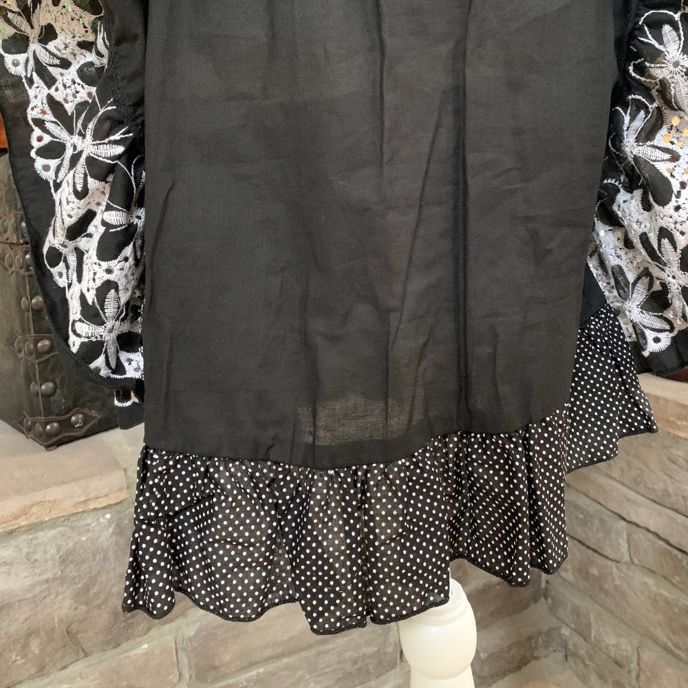 Beautiful Black and White Skirt - Picture 3 of 4